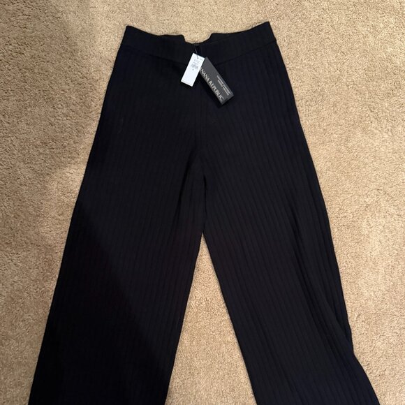 Banana Republic Wide Leg Sweater Pant NWT! - Picture 2 of 4